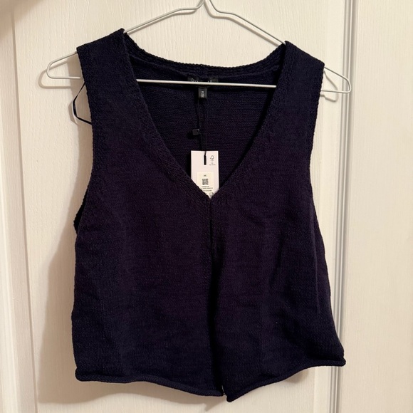 DYNAMITE key hole vest in Navy - Picture 7 of 8